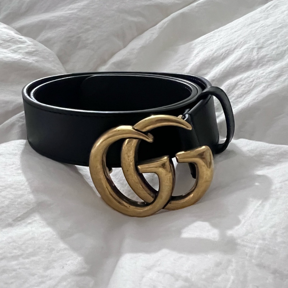 A Double G Gucci Belt. Leather. Antique brass hardware. Easy to clean.